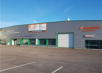 Agence Pasquet Menuiseries JB 70 extérieur