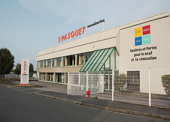 Agence Pasquet Menuiseries Les Essarts le Roi 78 extérieur