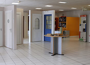 Agence Pasquet Menuiseries Angers 49 intérieur portes d'entrée