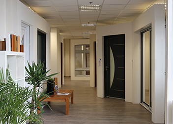 Agence Pasquet Menuiseries Le Thillay 95 portes d'entrée, fenêtres et baies vitrées intérieur