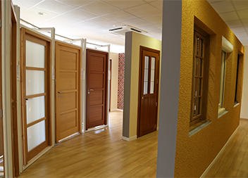 Agence Pasquet Menuiseries Les Essarts le Roi 78 portes d'entrée, portes intérieures et fenêtres en bois intérieur
