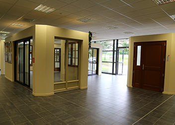 Agence Pasquet Menuiseries Quimper 29 intérieur portes et fenêtres