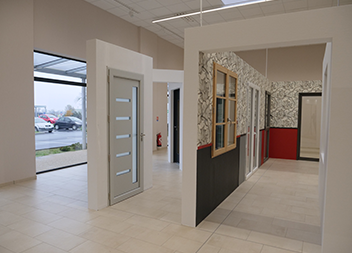 Salle expo Pasquet Menuiseries Vitré Portes et baies vitrées