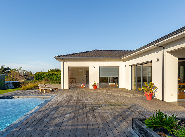 Baie vitrée en aluminium empreinte pasquet menuiseries