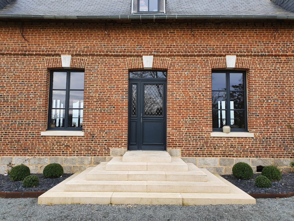 porte d'entrée et fenetres à la française pasquet menuiseries