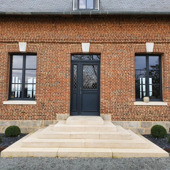 porte d'entrée et fenetres à la française pasquet menuiseries