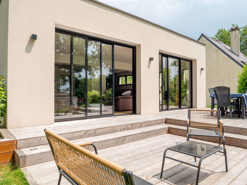 Maison moderne baie vitrée exterieur pasquet