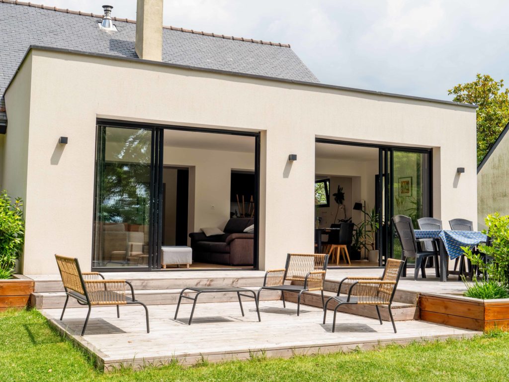 Maison moderne baie vitrée exterieur pasquet