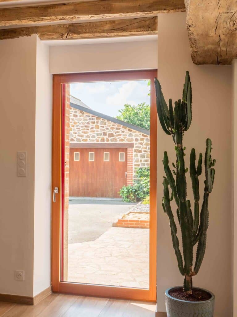 Porte-fenêtre à la française mixte (bois/alu) Auralu®, moabi lasuré 