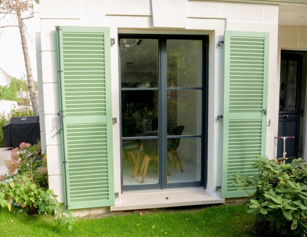 Volet battant à l'ancienne persienné - Pasquet menuiseries