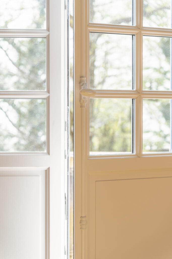 Crémone décorative bouton blanc