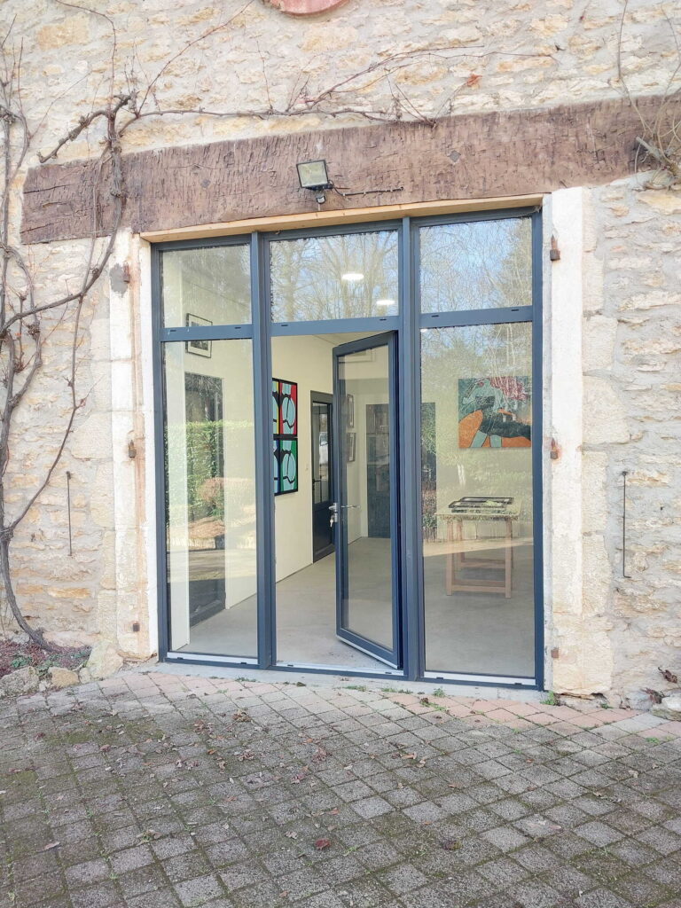 Porte-fenêtre à la française en aluminium gris RAL 7016